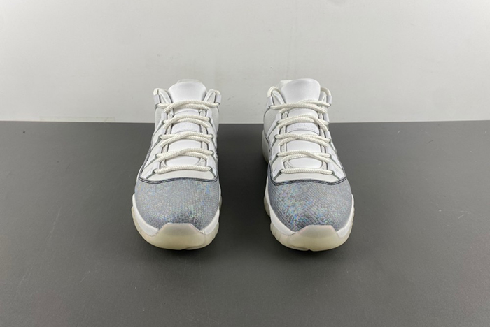 Air Jordan 11 Low 2025 HQ7000-001