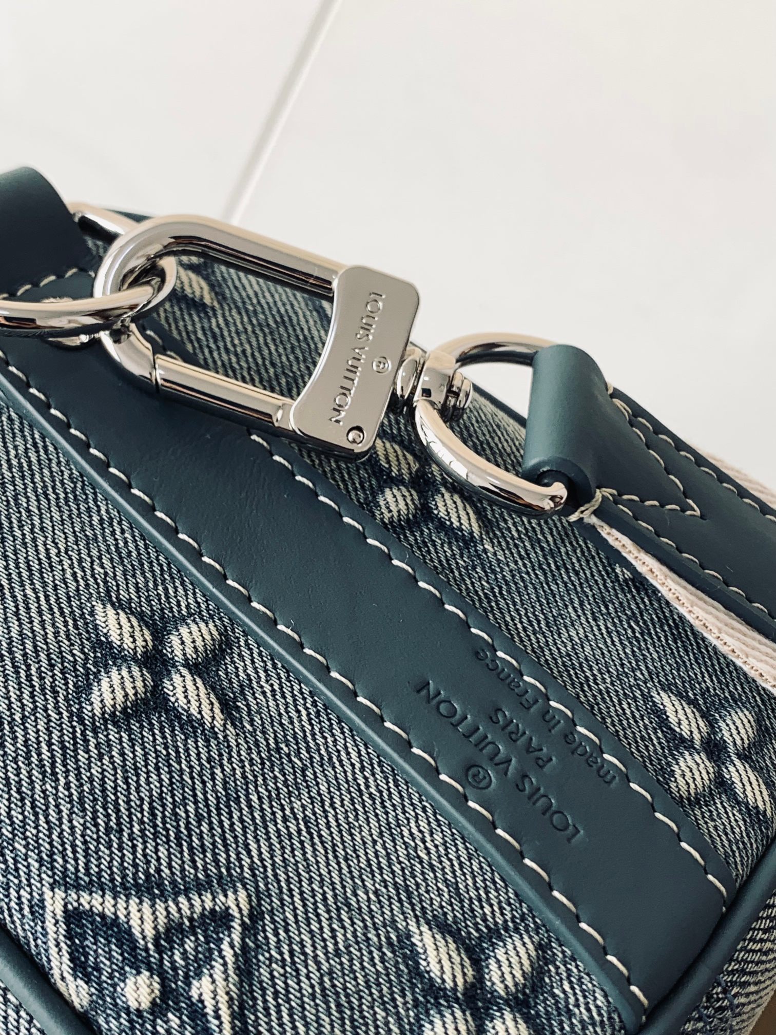 LV M22762 Denim-Embossed Keepall Bandoulière 25 Handbag