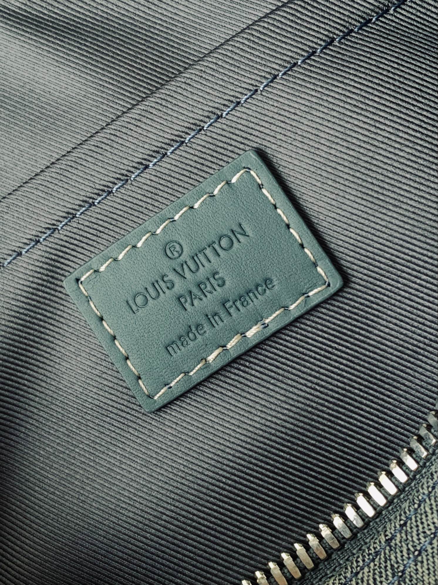 LV M22762 Denim-Embossed Keepall Bandoulière 25 Handbag