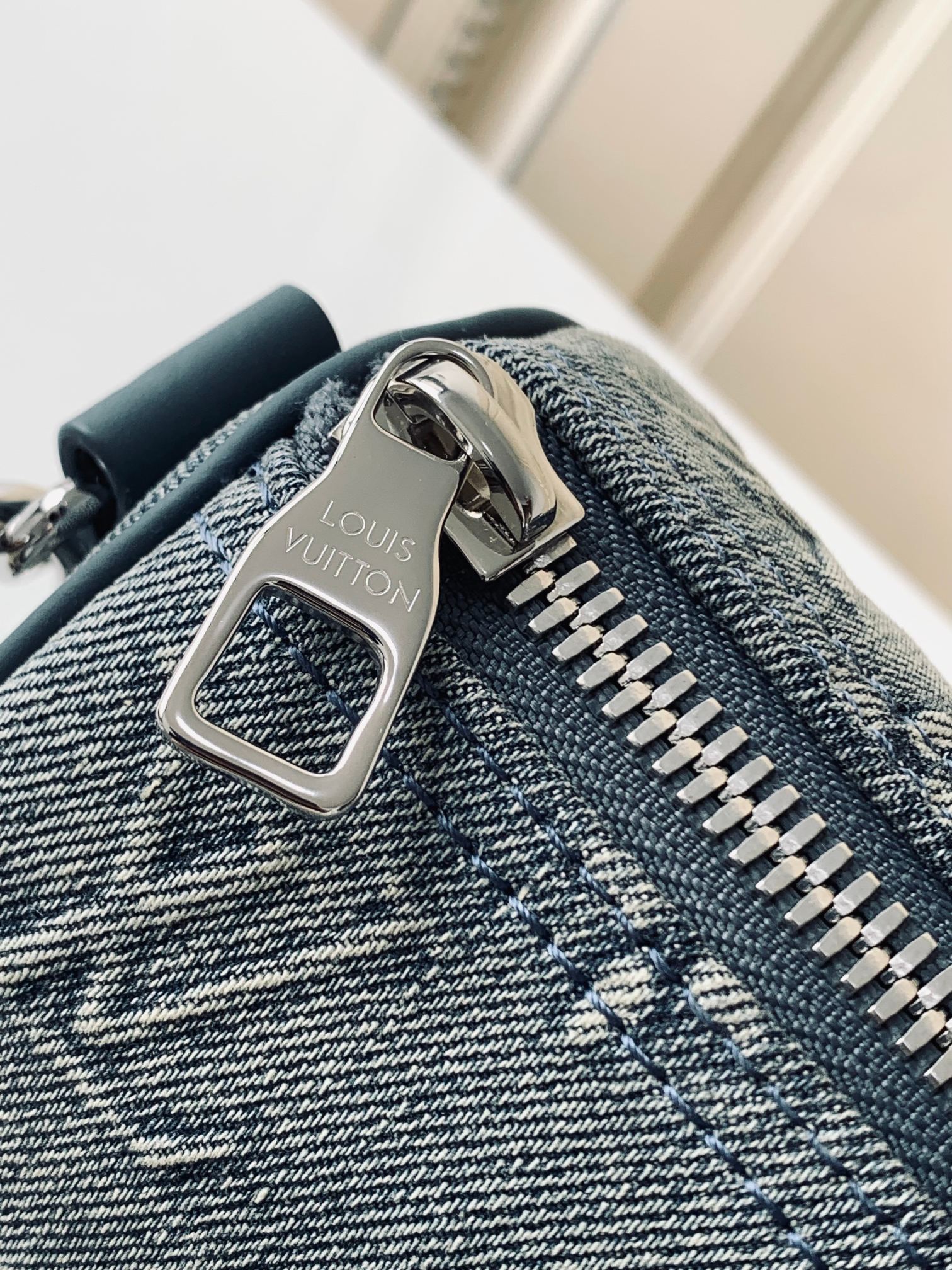 LV M22762 Denim-Embossed Keepall Bandoulière 25 Handbag