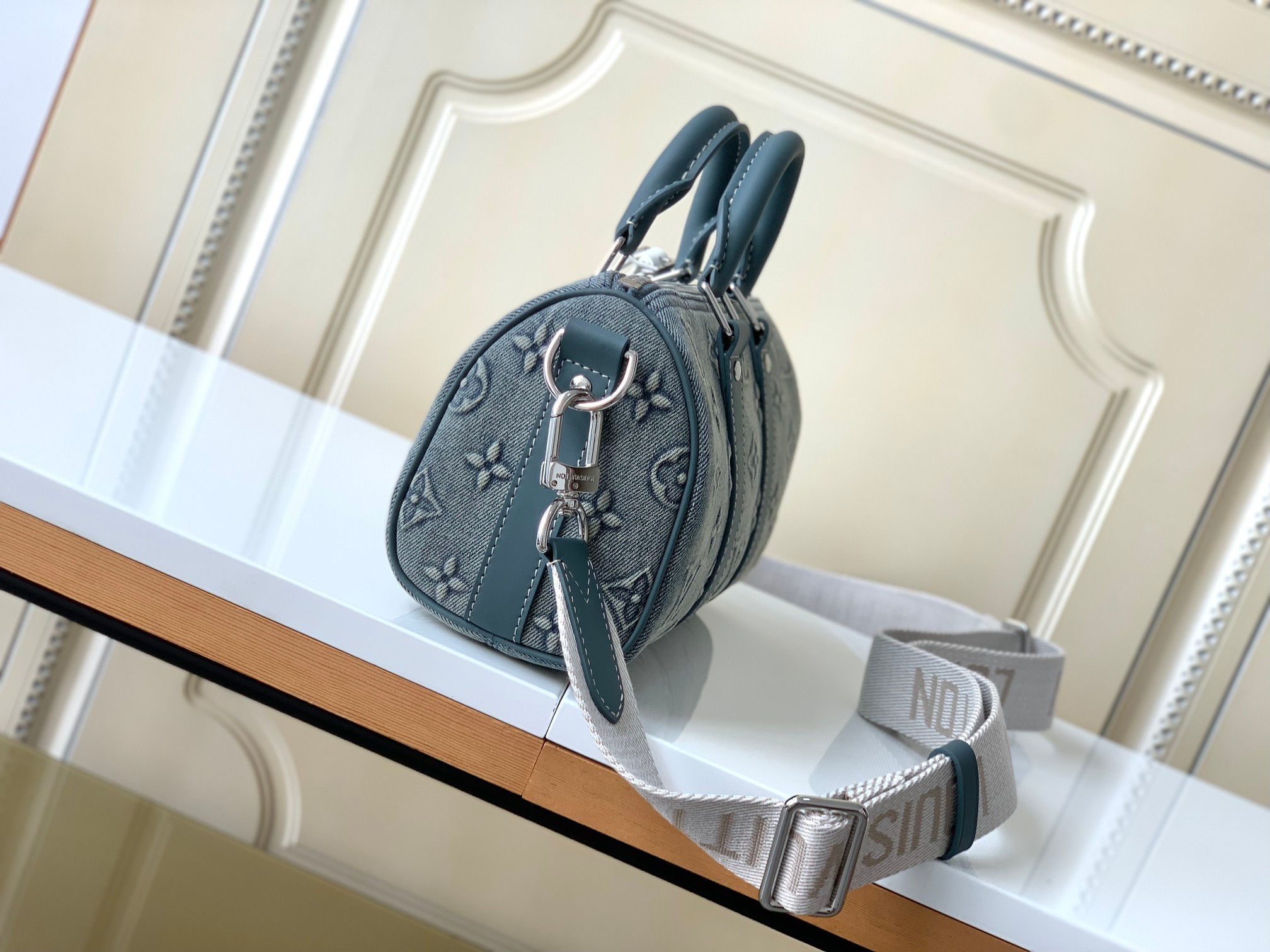 LV M22762 Denim-Embossed Keepall Bandoulière 25 Handbag