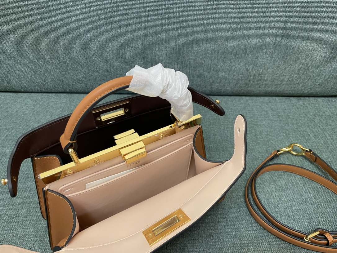 Fendi Peekaboo Iseeu Small