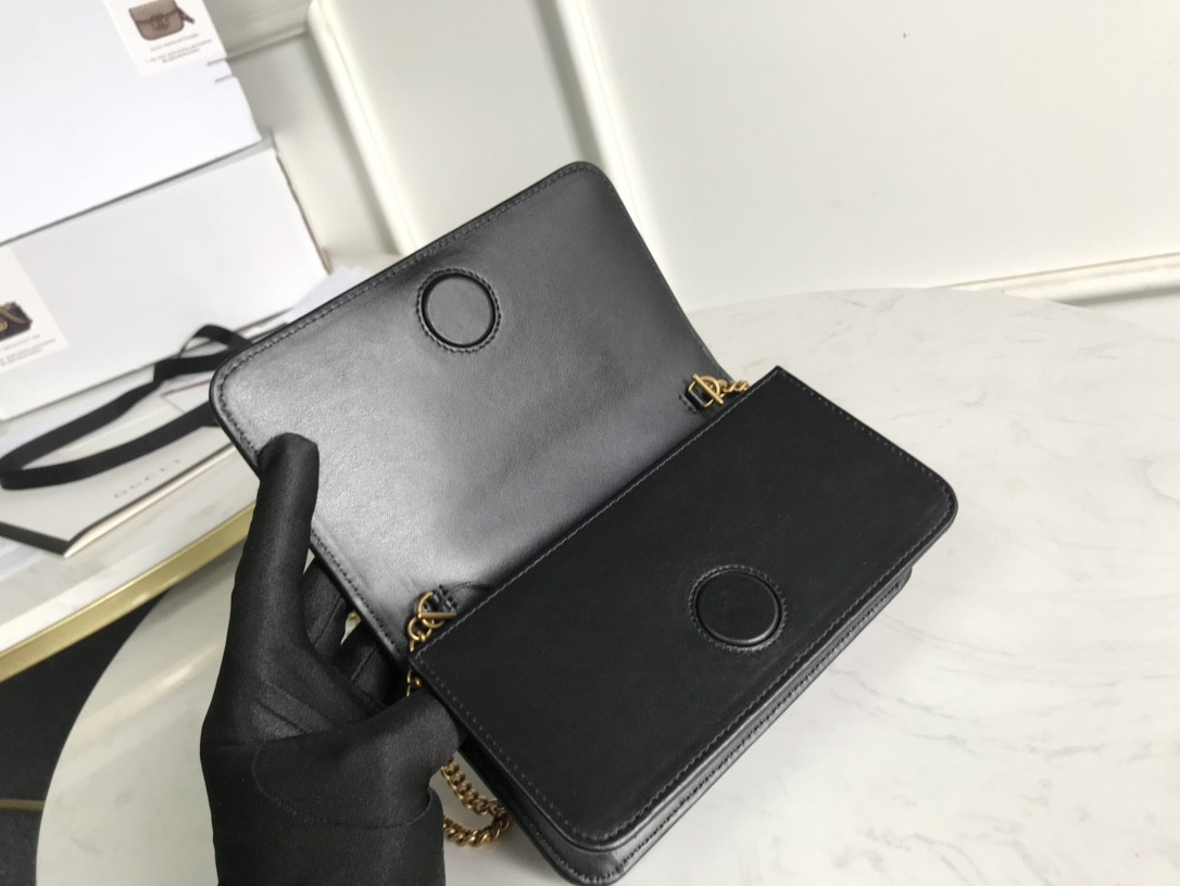 G*u*i gg marmont bag