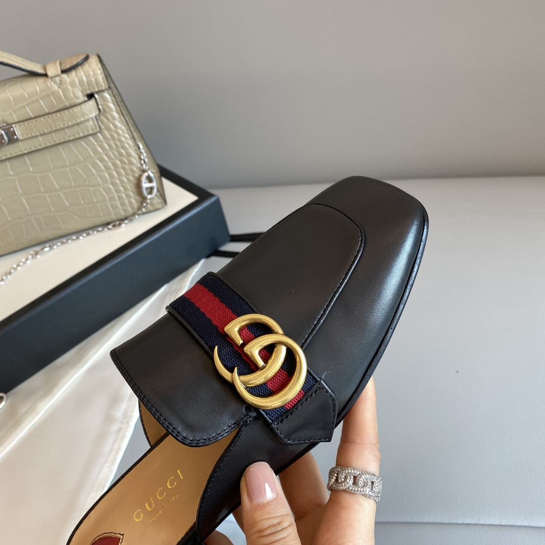 G*u*i leather slippers