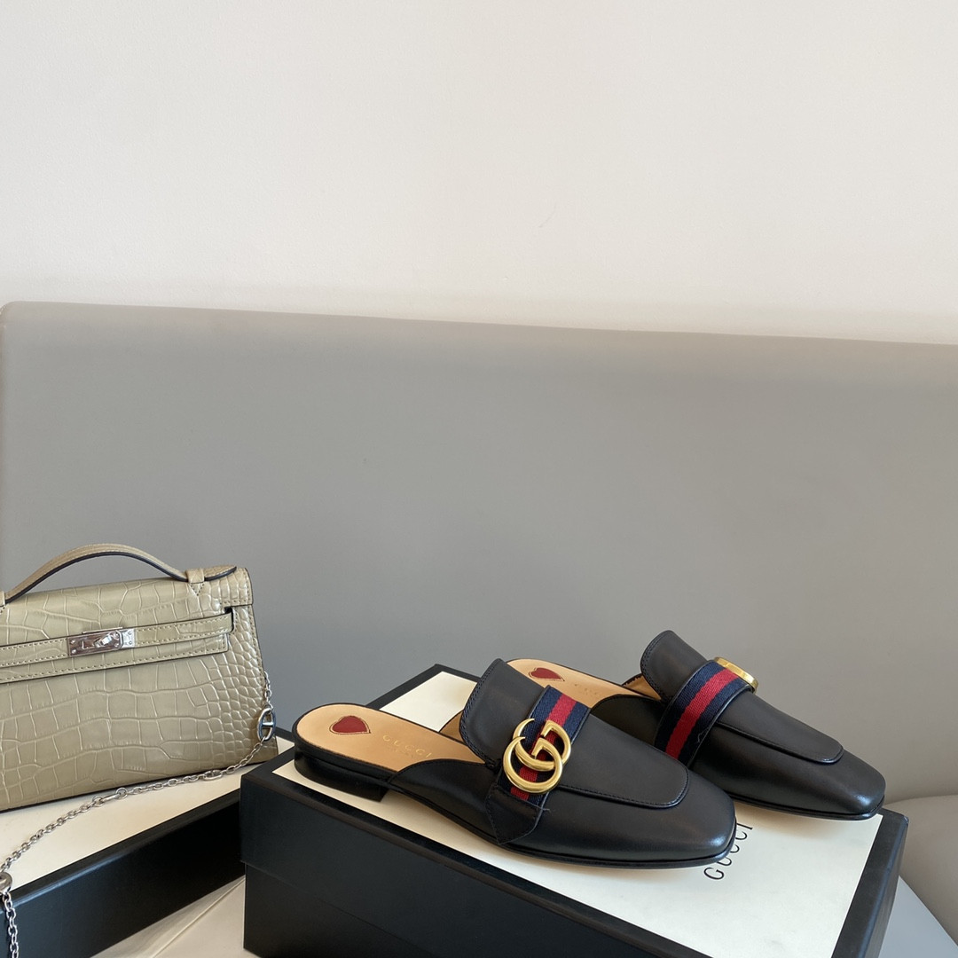 G*u*i leather slippers