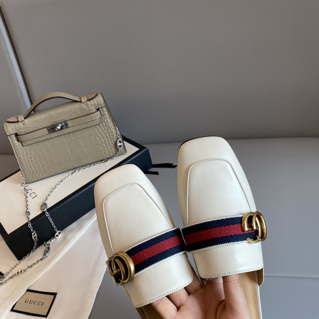 G*u*i leather slippers