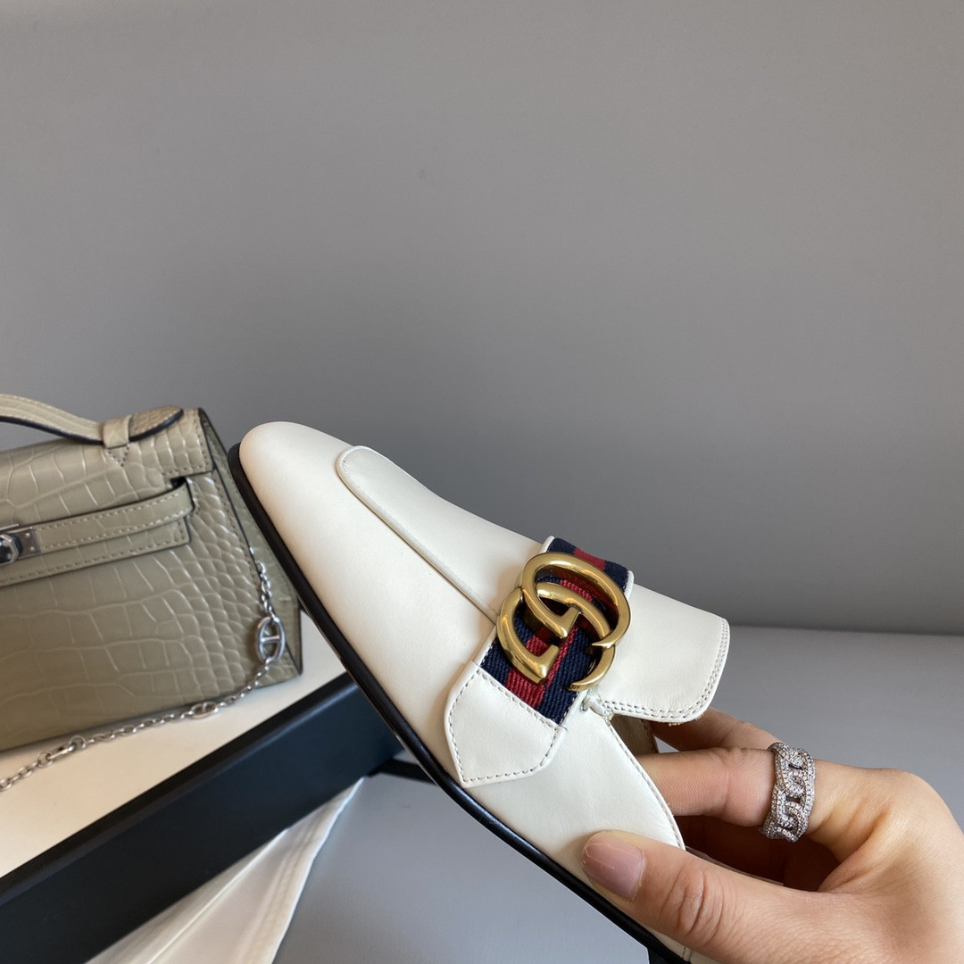 G*u*i leather slippers