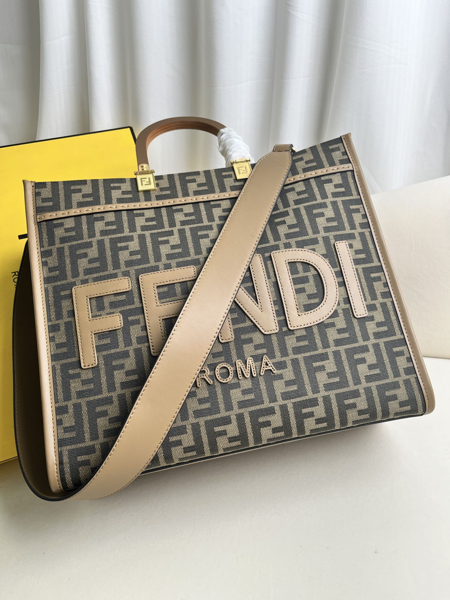 FENDI SUNSHINE TOTE
