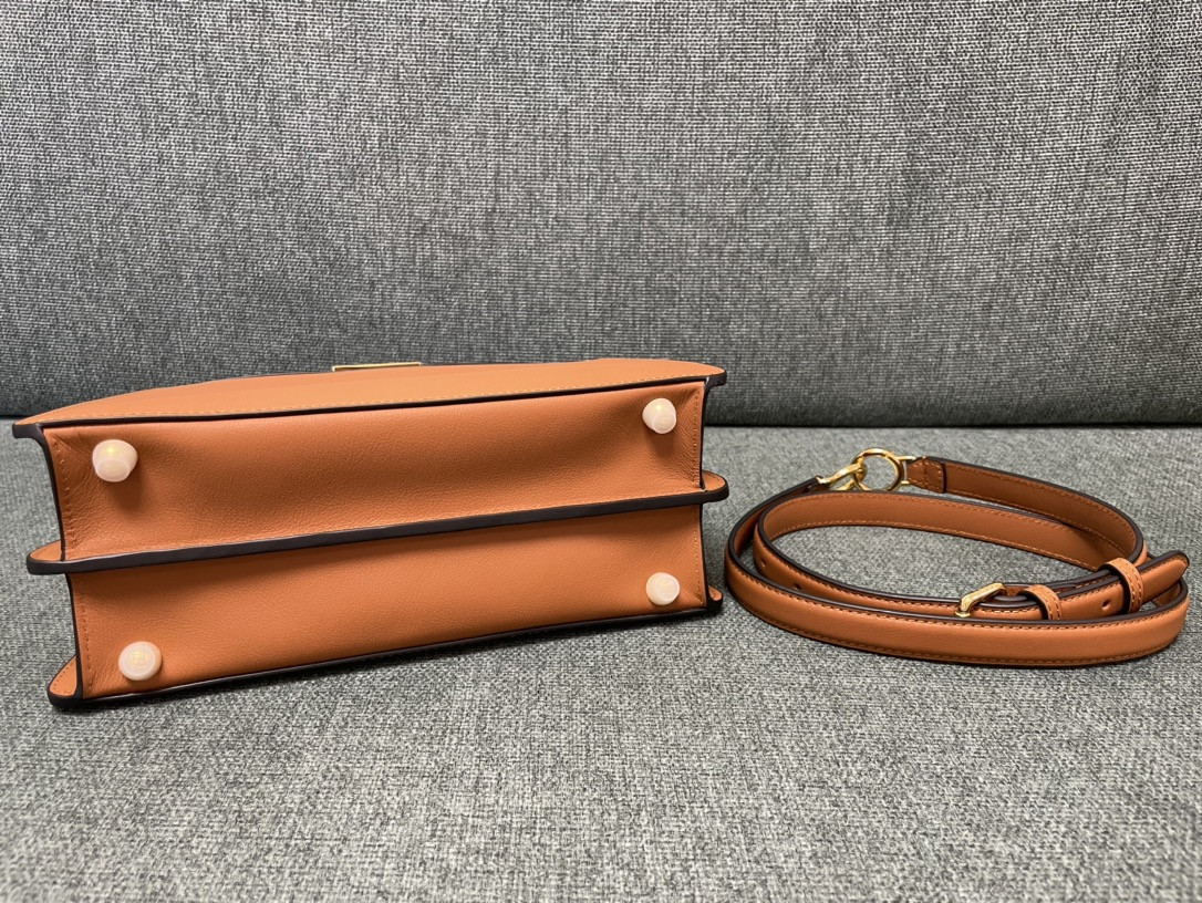 Fendi Peekaboo Iseeu Small