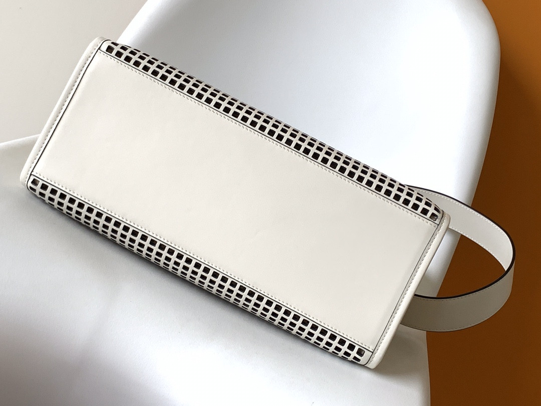 FENDI SUNSHINE SHOPPER TOTE