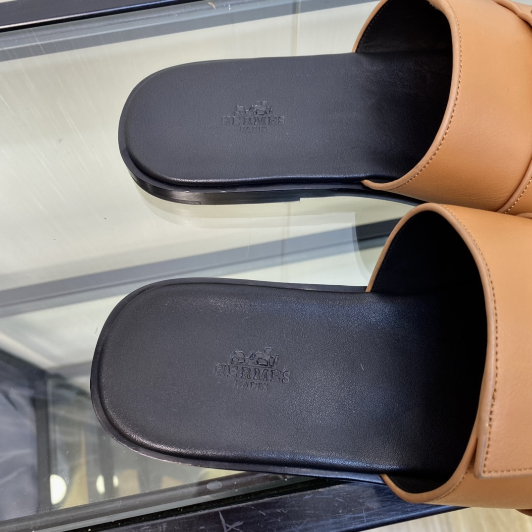 HERMES KELLY LOCK SLIPPERS