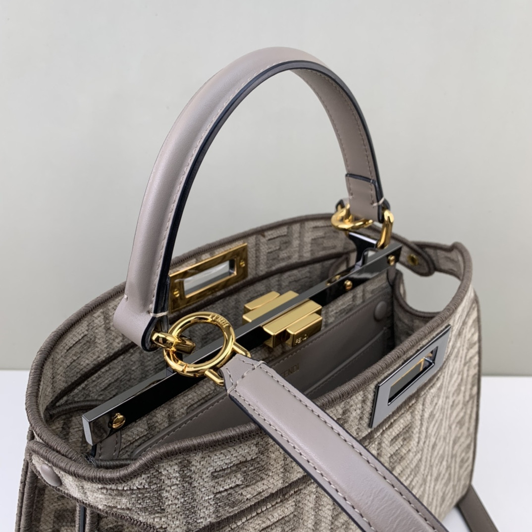 Fendi Peekaboo Iseeu Medium Bag