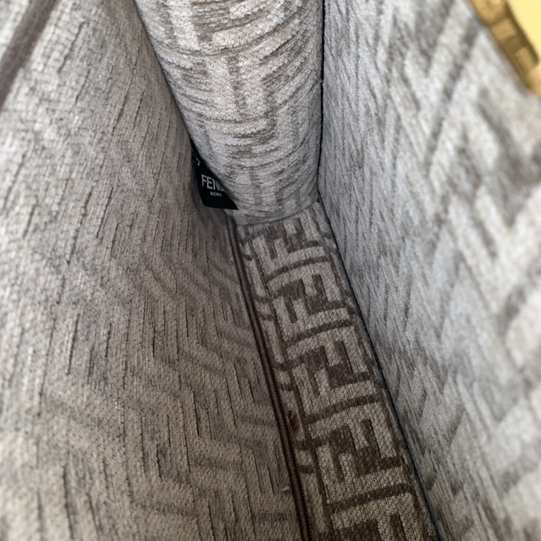 Fendi Peekaboo Iseeu Medium Bag