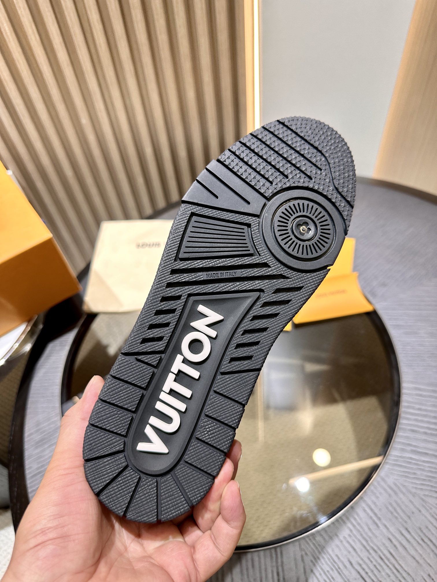 L*V TRAINER Sneakers