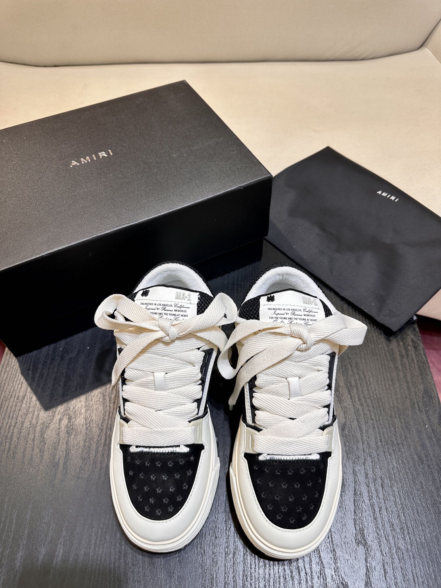 A*RI Sneakers