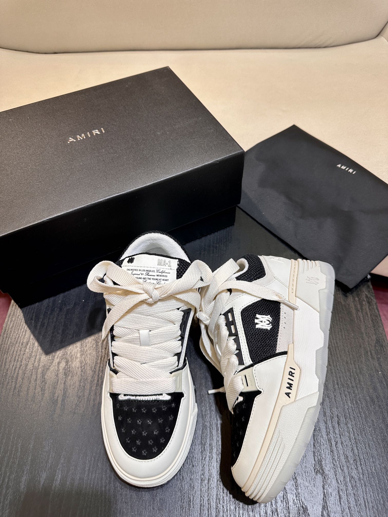 A*RI Sneakers