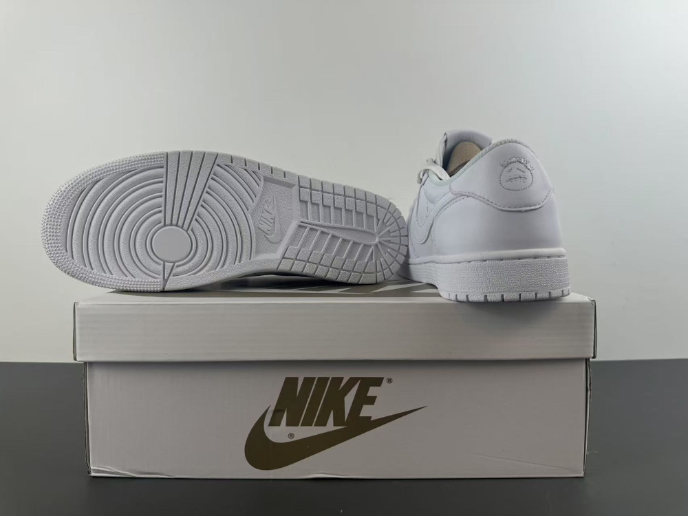 Travis Scott x Air Jordan 1 TD1228-111